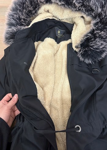 Siyah Uzun Kadın Kışlık Kürklü Mont - Görsel 5