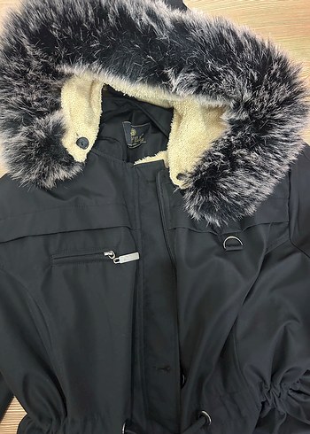 Siyah Uzun Kadın Kışlık Kürklü Mont - Görsel 4