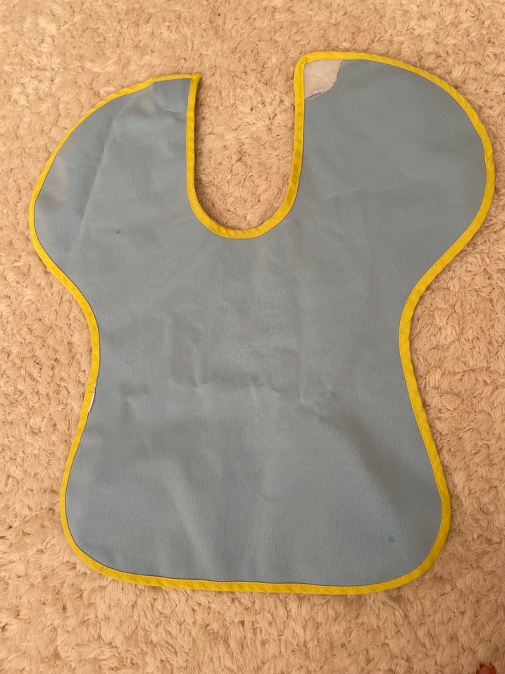 Gri Baskılı Bebek Önlüğü Sarı Kenarlıklı - Görsel 4