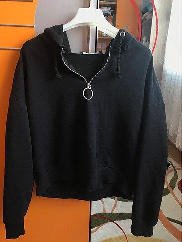 Bershka Siyah crop fermuarlı sweatshirt