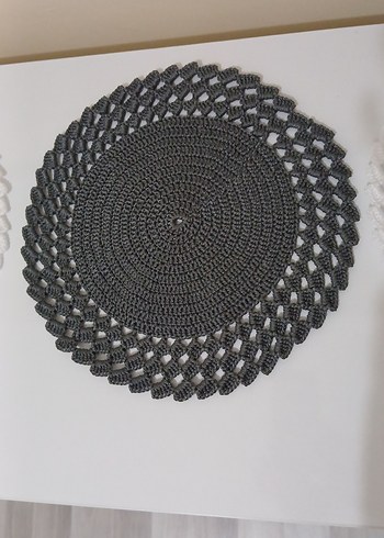 El Örgüsü Siyah ve Beyaz Yuvarlak Örtüler - Görsel 3