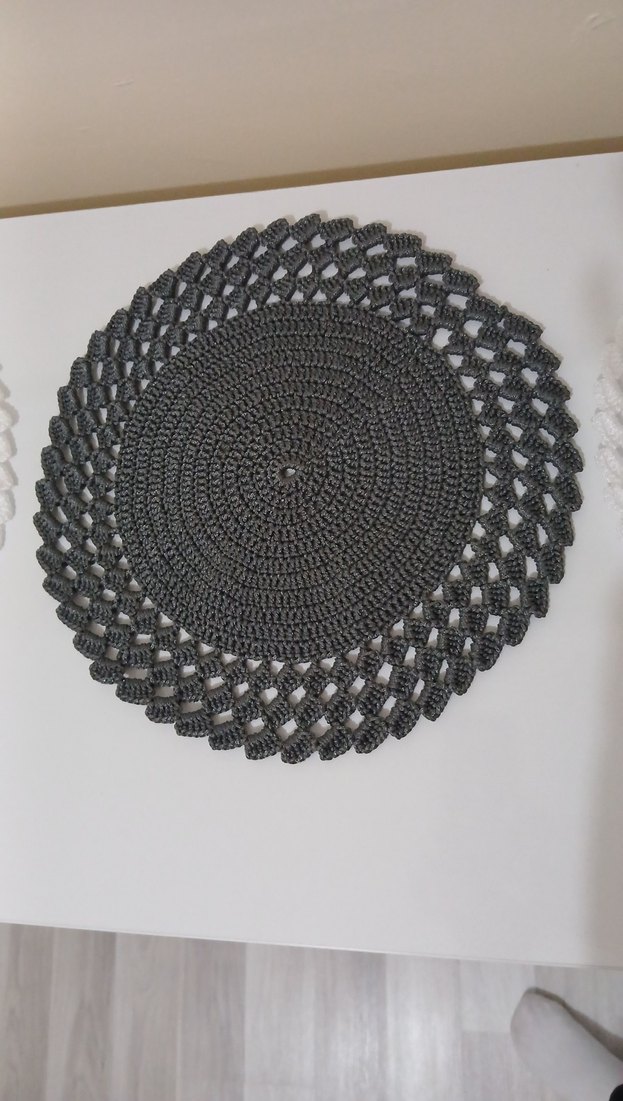 El Örgüsü Siyah ve Beyaz Yuvarlak Örtüler - Görsel 3