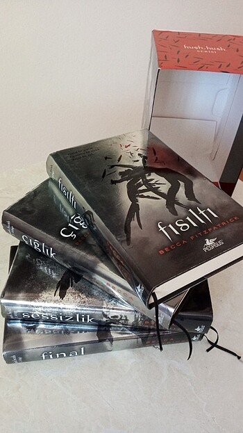  Becca Fitzpatrick - Hush Hush Serisi Kutulu Set 