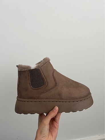 Krem camel rengimsi bot ugg