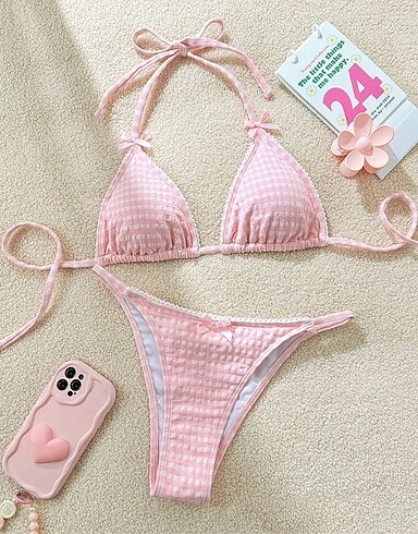 Pembe kareli bikini takımı