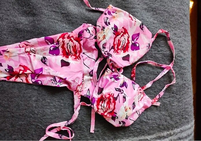 Pembe güllü bikini takımı