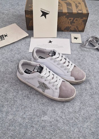 GOLDEN GOOSE