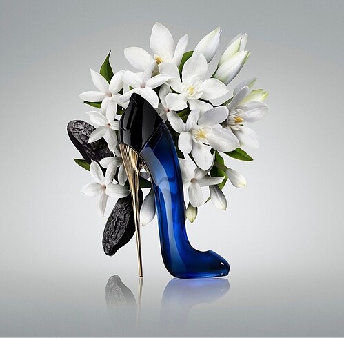 Carolina Herrera CAROLINA HERRERA