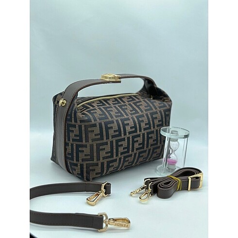 FENDİ canta