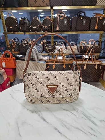 Guess canta