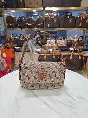 Guess Guess canta