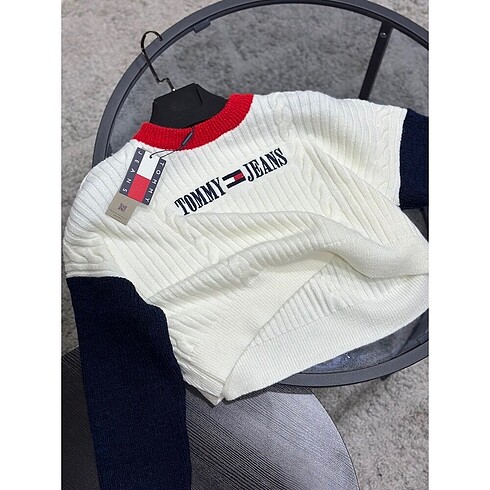 Tommy Hilfiger kazak