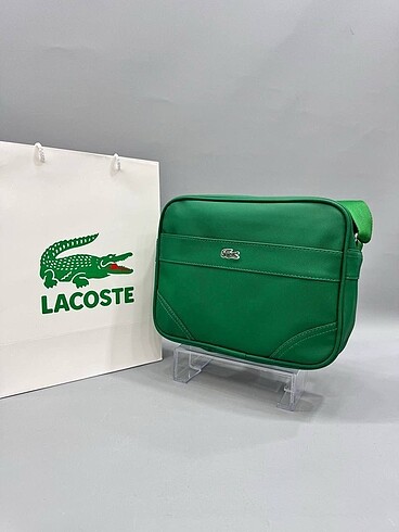 Lacoste Lacoste canta
