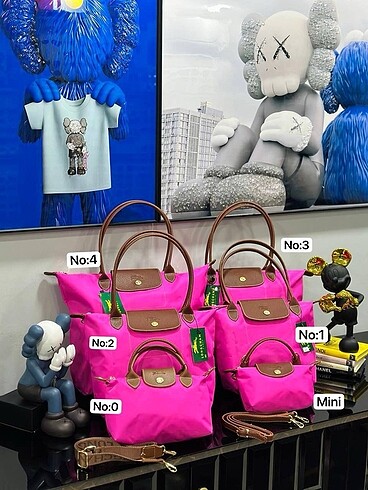 LONGCHAMP MODEL