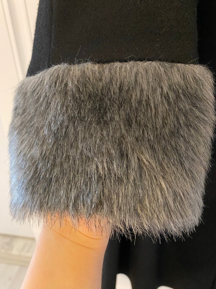 Gri Kürklü Siyah Kaban - Görsel 4