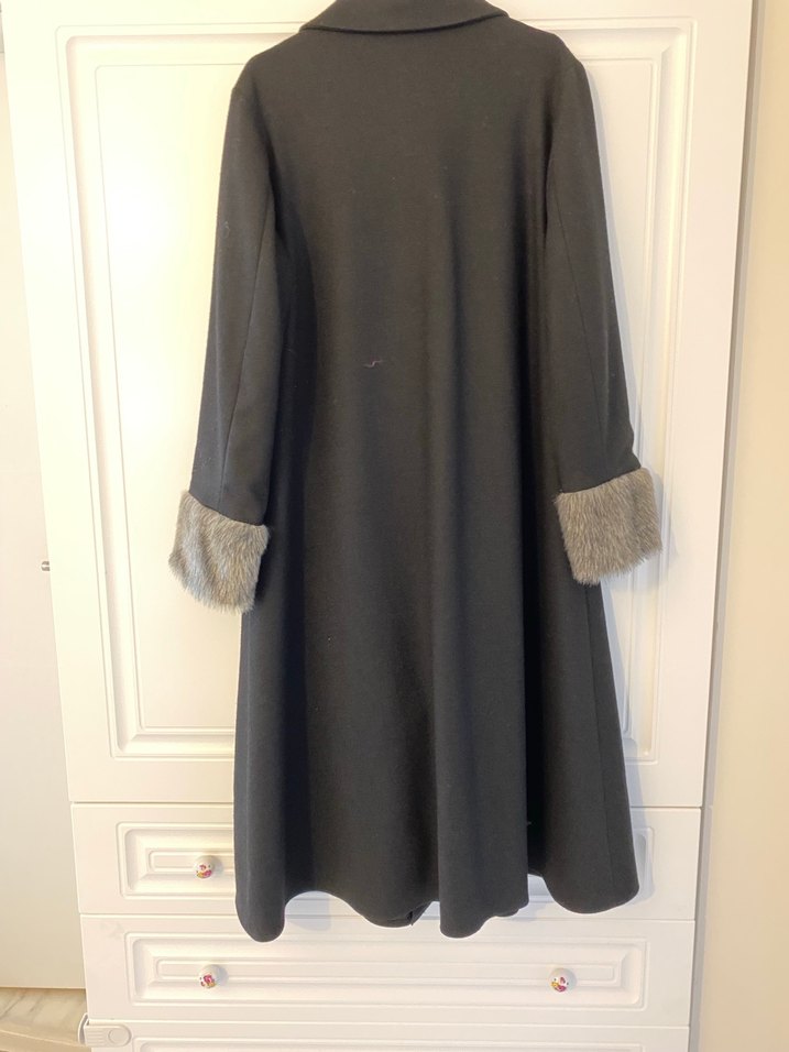 Gri Kürklü Siyah Kaban - Görsel 2