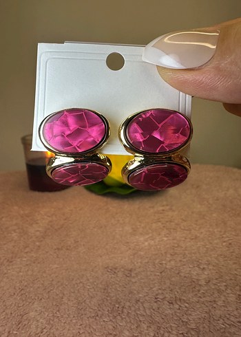 Beden Pembe Küpeler