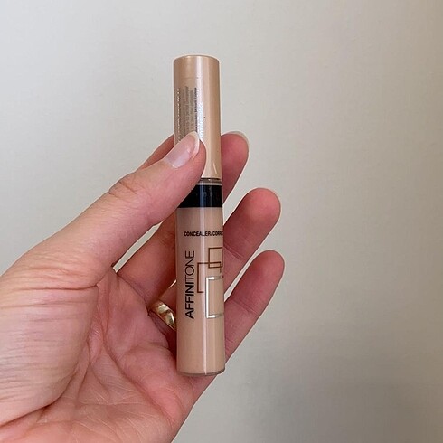 Maybeline affinitone concealer