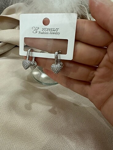 Taşlı kalpli küpe