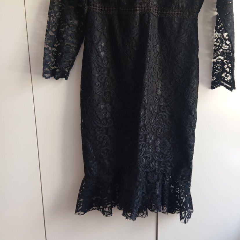Siyah Dantel Uzun V Yaka Gotik Elbise - Görsel 4