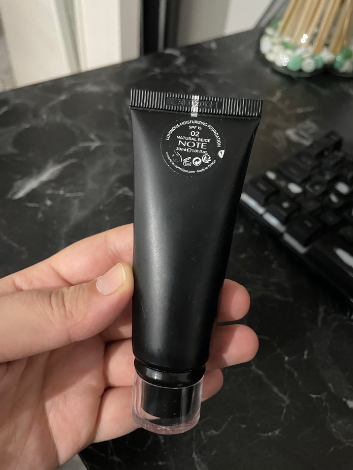 Note Luminous Fondöten 02 no  SPF15 - Görsel 2