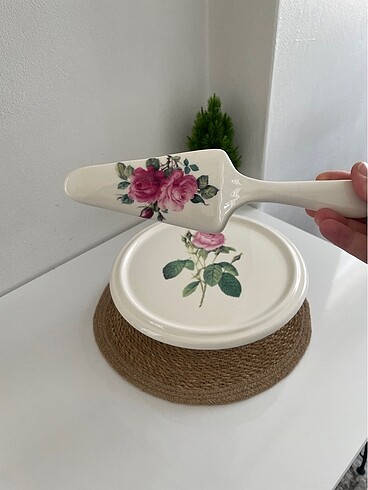 Diğer Seramik ayaklı pasta kek servis tabağı ve seramik spatula