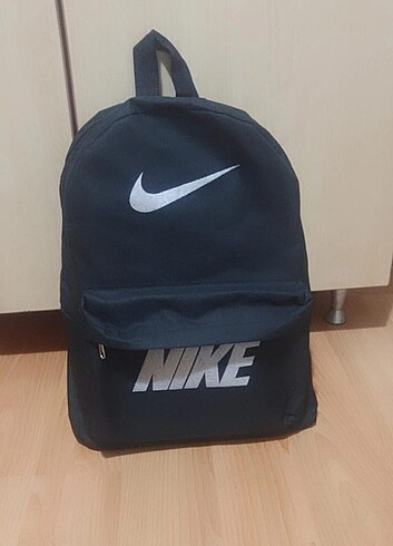 Nike okul çantası