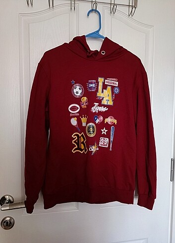 Kapşonlu baskılı sweatshirt 