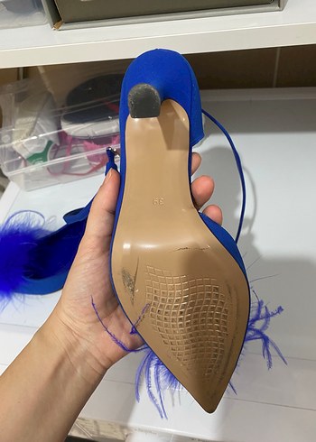 LUTVELİZADE Mavi tüylü stiletto 39
