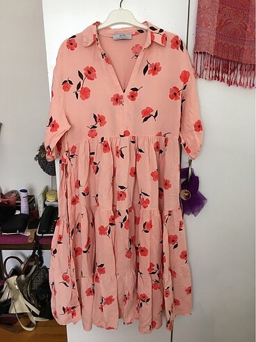 Bershka yazlık v yaka yarım kol çiçekli elbise