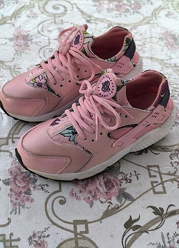 Nike ORJİNAL NİKE AİR HUARACHE SPOR AYAKKABI