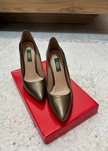 37 Beden Klasik Şıklık Kahverengi Rugan Stiletto