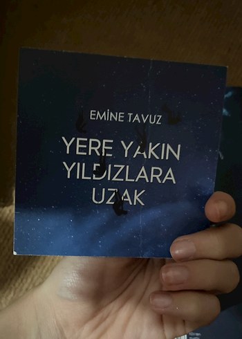  Beden Renk Yere Yakın Yıldızlara Uzak - Emine Tavuz
