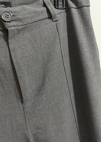 Düğmeli Gri Midi Kumaş Kadın Pantolon - Görsel 3