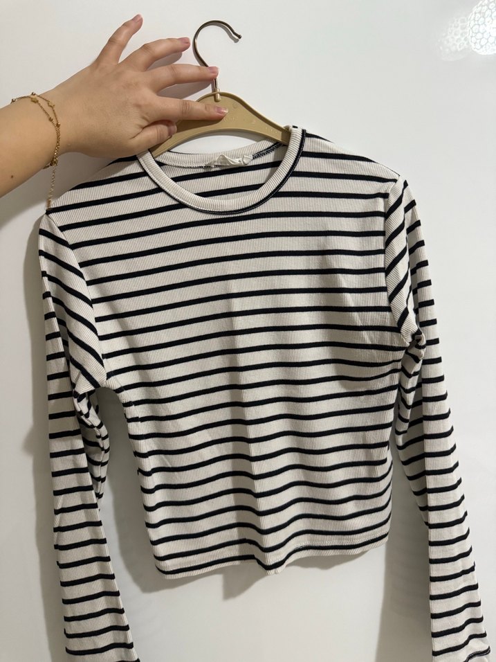 Pamuklu Siyah Beyaz Çizgili Uzun Kollu Kazak - Görsel 3