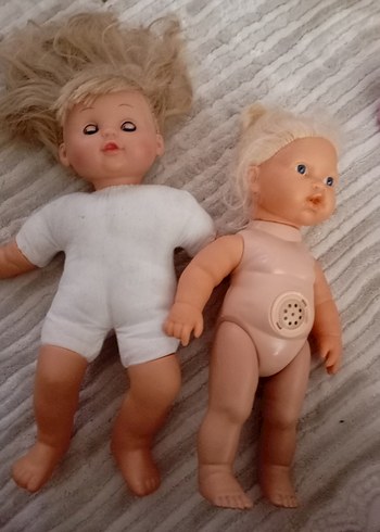 Barbie Beyaz ve pastel tonlarda iki oyuncak bebek