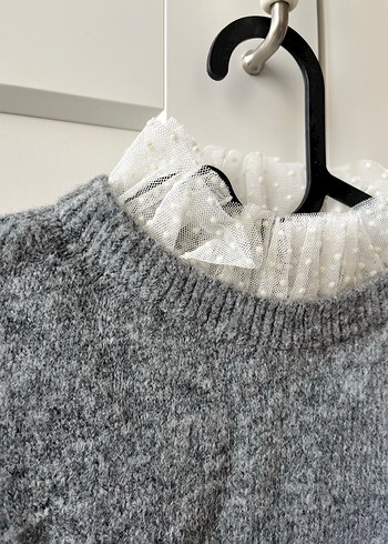 Gri Boğazı Tül Detaylı Triko Kadın Kazak - Görsel 2
