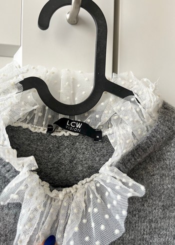 Gri Boğazı Tül Detaylı Triko Kadın Kazak - Görsel 3