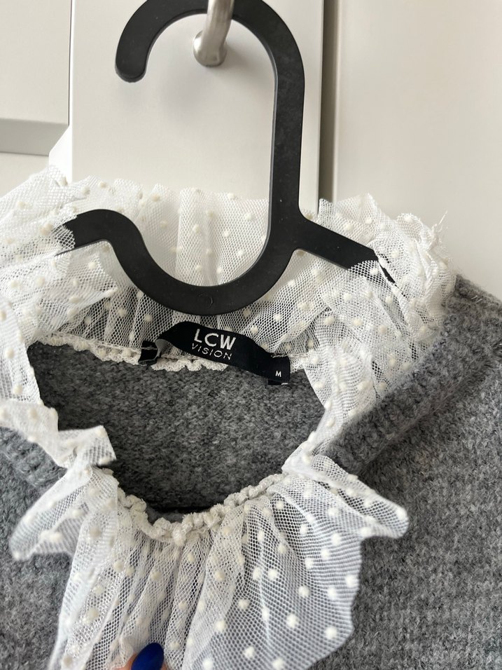 Gri Boğazı Tül Detaylı Triko Kadın Kazak - Görsel 3