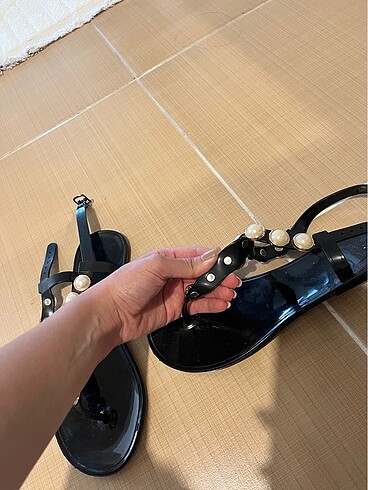 İnci detaylı siyah şık sandalet 
 - Görsel 5