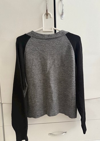 Gri V Yaka Düğmeli Kadın Hırka - Görsel 2