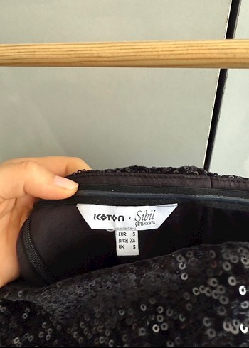 Koton X Sibil Çetinkaya Siyah Mini Straplez Elbise - Görsel 7