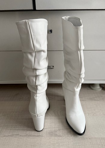 Beyaz Kadın Dizüstü Deri Çizme Pilili - Görsel 3