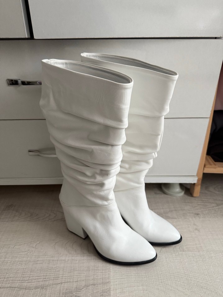 Beyaz Kadın Dizüstü Deri Çizme Pilili - Görsel 4