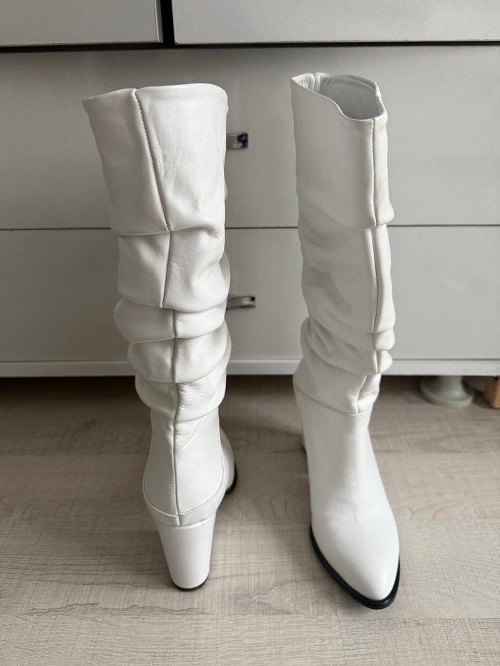 Beyaz Kadın Dizüstü Deri Çizme Pilili - Görsel 3