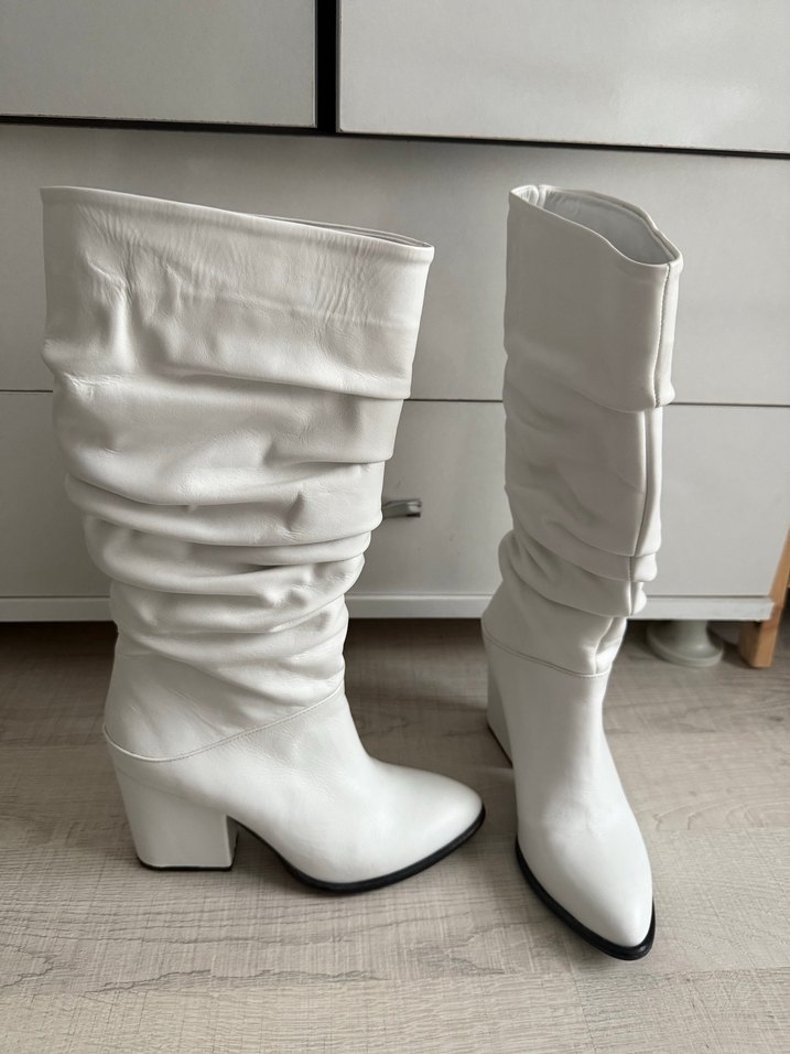 Beyaz Kadın Dizüstü Deri Çizme Pilili - Görsel 2