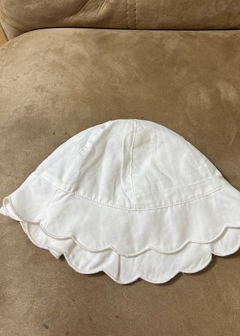 Fırfırlı Beyaz Keten Çocuk Şapkası