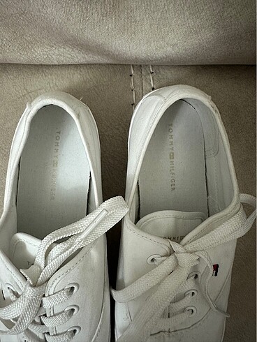 38 Beden Tommy Hilfiger beyaz sneaker