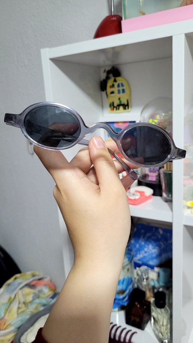 Şeffaf Gri Minimalist Kadın Güneş Gözlüğü - Görsel 2