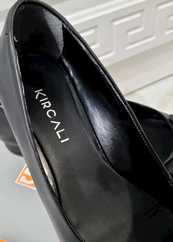 Siyah Kısa Topuklu Fiyonk Detaylı Kadın Babet - Görsel 7